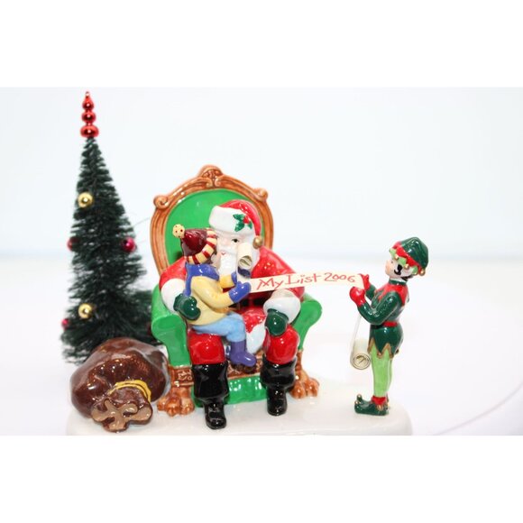 Dept 56 Snow Village - Santa Comes to Town - 2006 - Picture 1 of 4